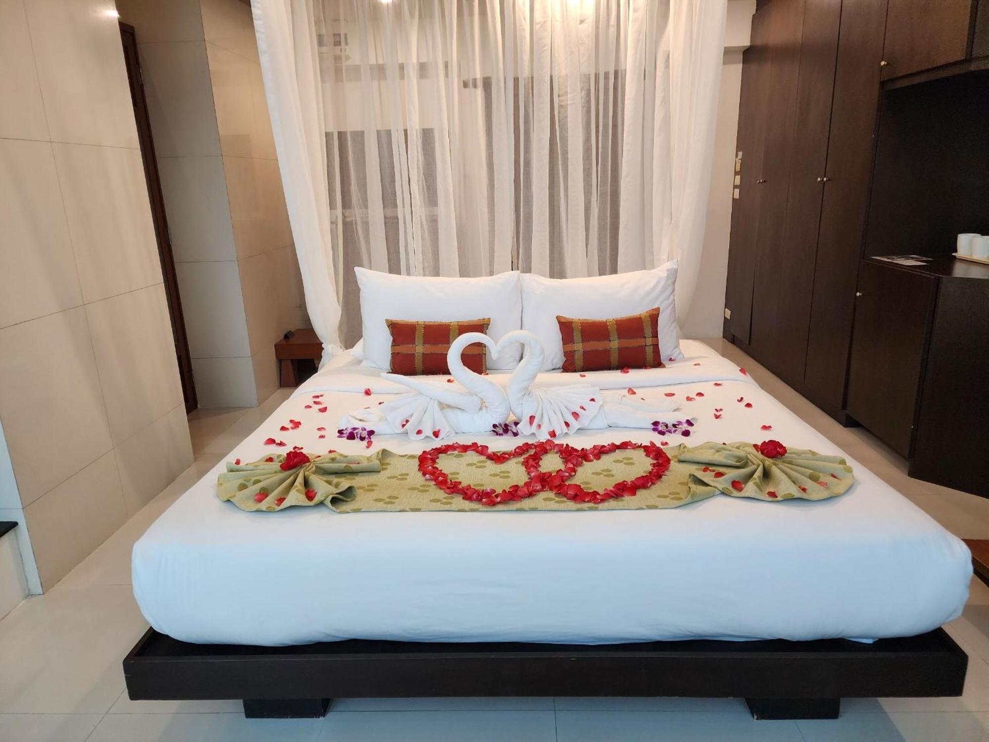 Hilltop Wellness Resort Kathu Bagian luar foto